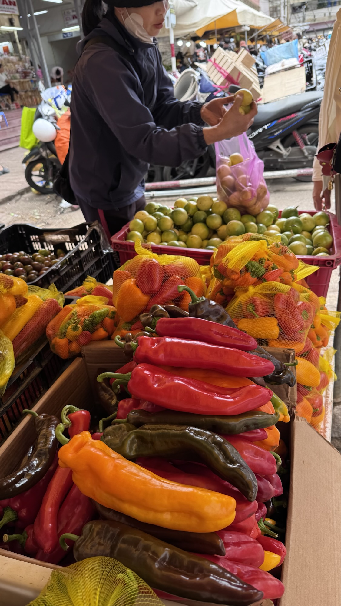 Why Vietnamese Meals Rely on Fresh Herbs: A Cookware Engineer’s Perspective from Dalat